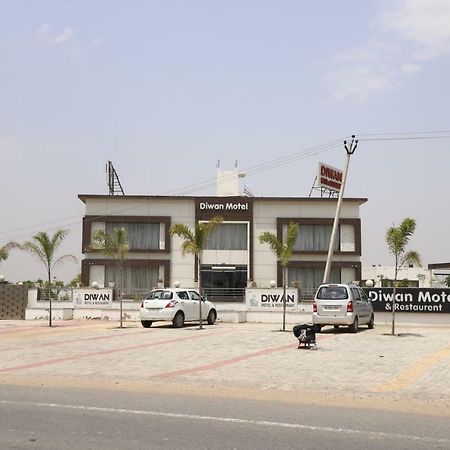 Diwan Hotel And Restaurant Surkhi Exterior photo