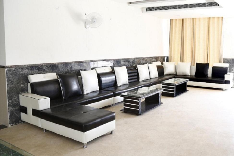 Diwan Hotel And Restaurant Surkhi Exterior photo