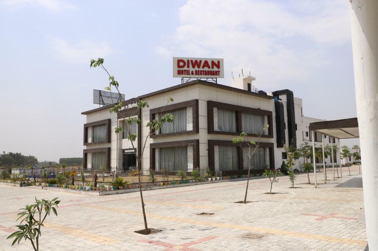 Diwan Hotel And Restaurant Surkhi Exterior photo