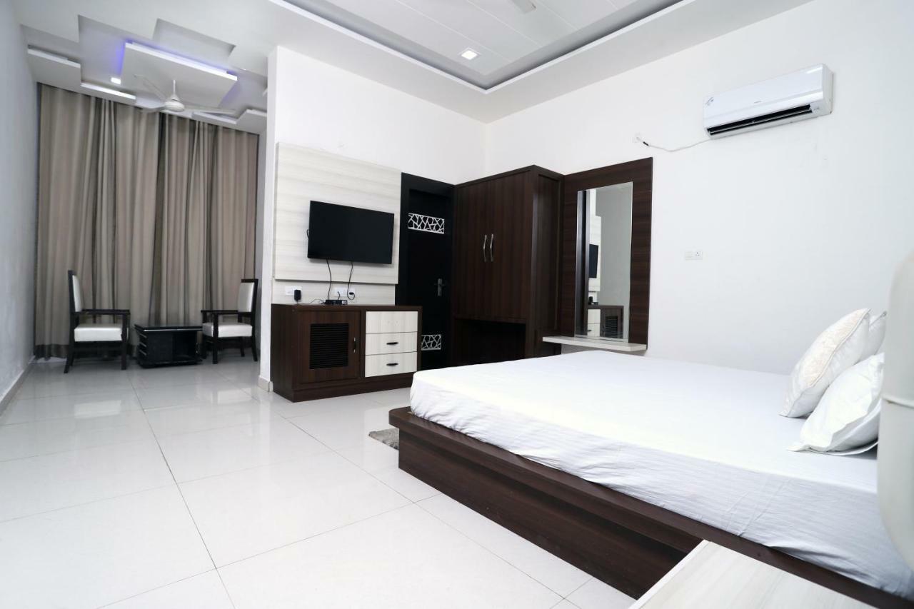 Diwan Hotel And Restaurant Surkhi Exterior photo